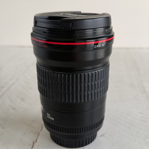 Canon Zoom Lens EF 135mm f/2.0 lens - Picture 4 of 15